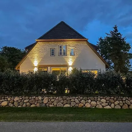 With 2 Bedrooms Feriehus